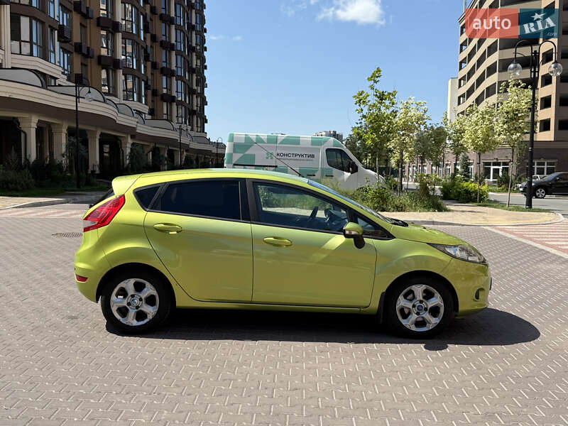 Хетчбек Ford Fiesta 2010 в Софіївській Борщагівці
