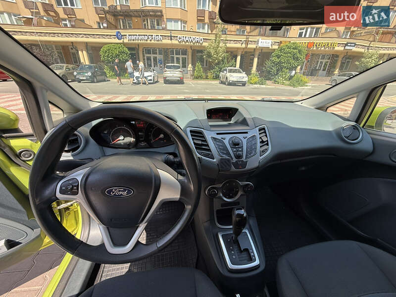 Хетчбек Ford Fiesta 2010 в Софіївській Борщагівці