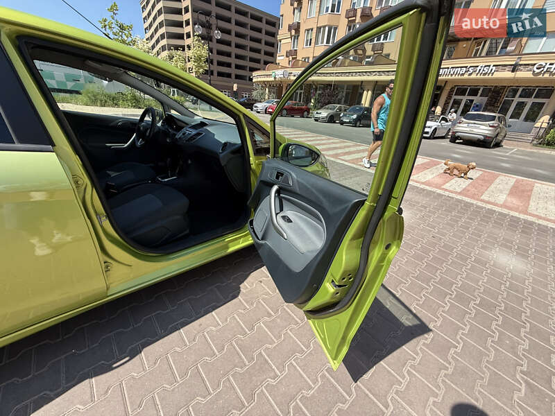Хетчбек Ford Fiesta 2010 в Софіївській Борщагівці