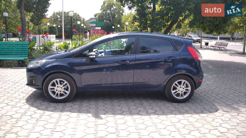Хэтчбек Ford Fiesta 2015 в 