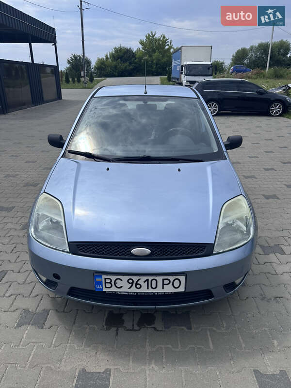 Хэтчбек Ford Fiesta 2004 в 