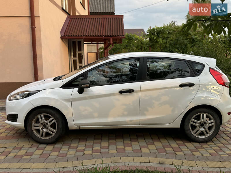 Хэтчбек Ford Fiesta 2013 в 