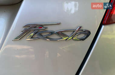 Хэтчбек Ford Fiesta 2010 в 
