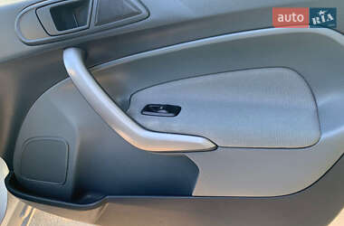 Хэтчбек Ford Fiesta 2010 в 