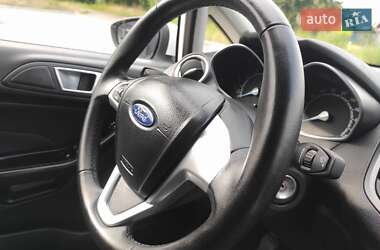 Хэтчбек Ford Fiesta 2013 в 