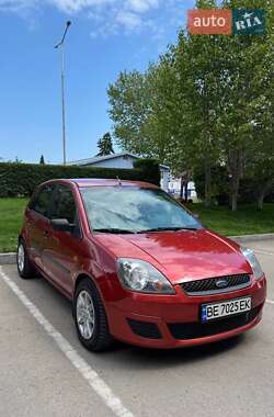 Хэтчбек Ford Fiesta 2006 в 