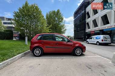 Хэтчбек Ford Fiesta 2006 в 