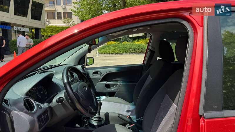 Хэтчбек Ford Fiesta 2006 в Николаеве