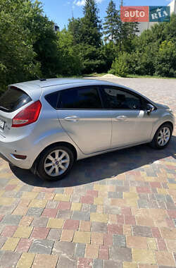 Хэтчбек Ford Fiesta 2011 в 