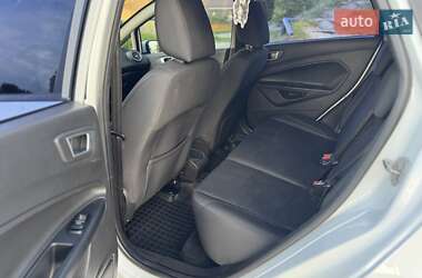 Хэтчбек Ford Fiesta 2016 в 