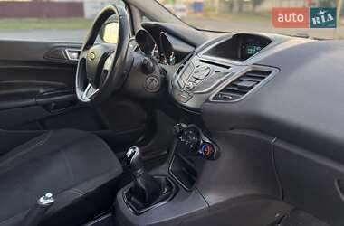 Хэтчбек Ford Fiesta 2016 в 
