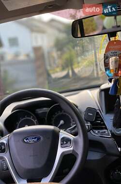 Хэтчбек Ford Fiesta 2018 в 
