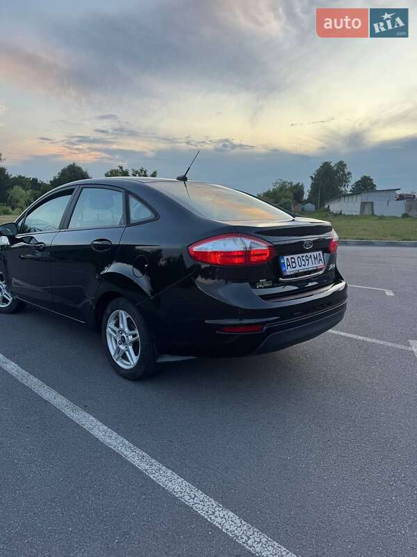 Седан Ford Fiesta 2017 в Хмільнику