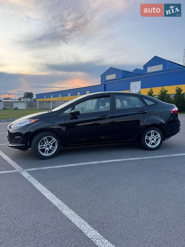 Седан Ford Fiesta 2017 в Хмільнику