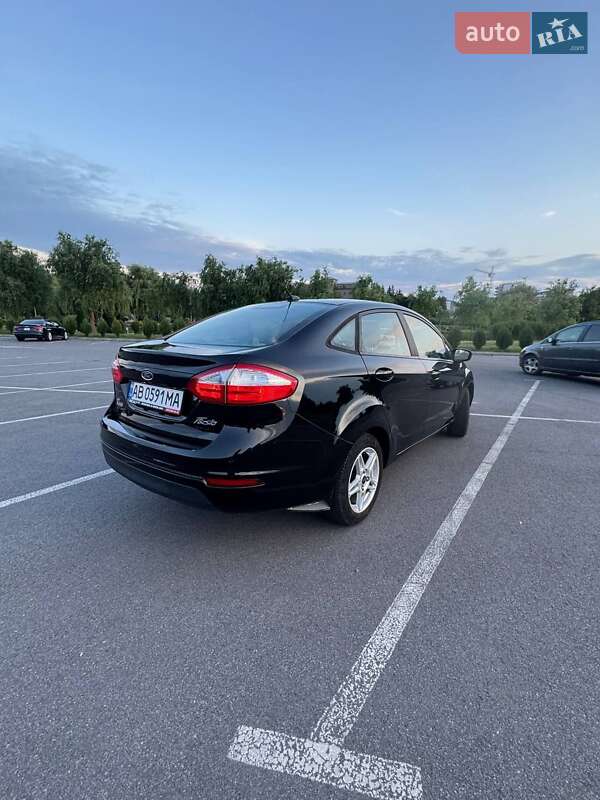 Седан Ford Fiesta 2017 в Хмільнику