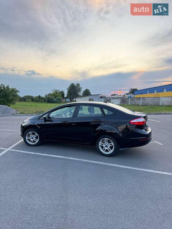 Седан Ford Fiesta 2017 в Хмільнику