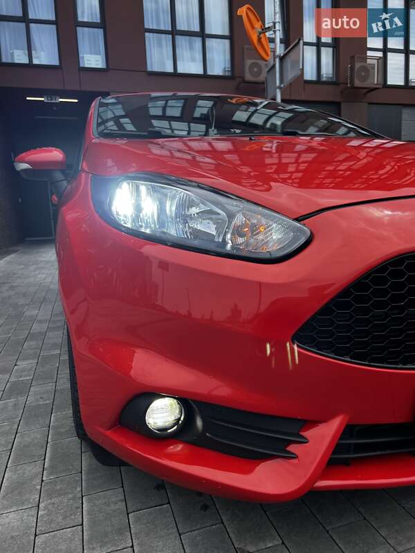 Хэтчбек Ford Fiesta 2016 в Киеве