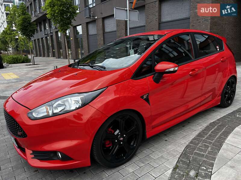 Хэтчбек Ford Fiesta 2016 в Киеве