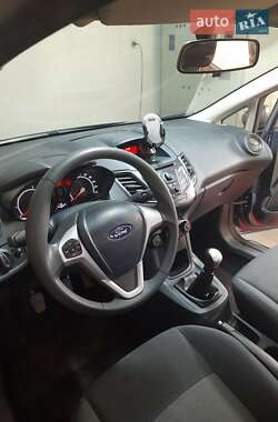 Хэтчбек Ford Fiesta 2012 в 
