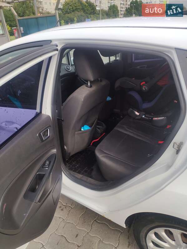 Хэтчбек Ford Fiesta 2013 в Львове
