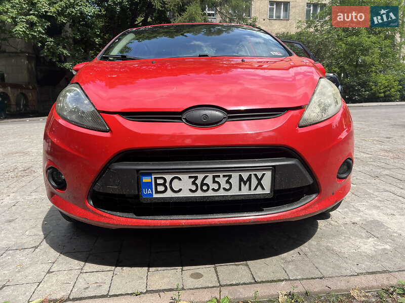 Седан Ford Fiesta 2012 в Львове