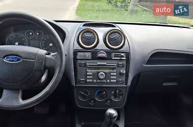 Хетчбек Ford Fiesta 2006 в 