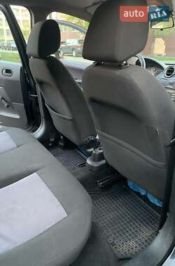 Хэтчбек Ford Fiesta 2007 в 