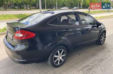 Седан Ford Fiesta 2011 в 