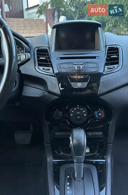 Хэтчбек Ford Fiesta 2013 в 