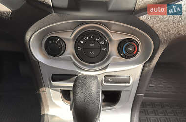 Хэтчбек Ford Fiesta 2014 в 