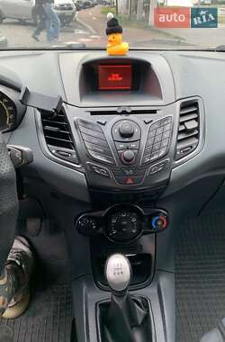 Хэтчбек Ford Fiesta 2009 в 