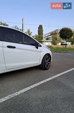 Хэтчбек Ford Fiesta 2013 в 