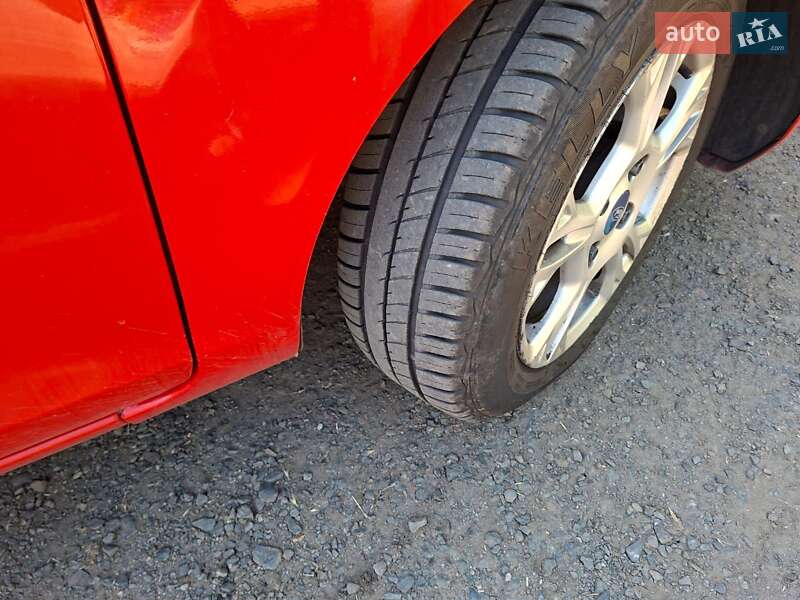 Хэтчбек Ford Fiesta 2013 в Кривом Роге