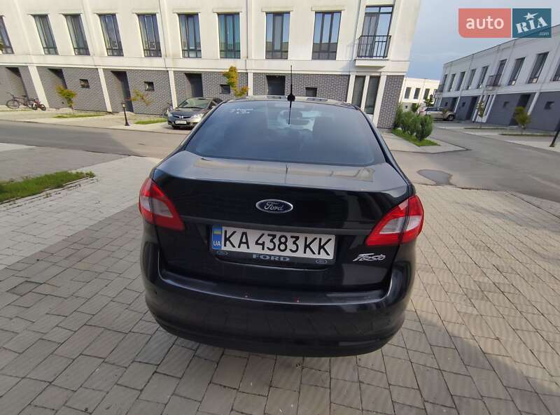 Седан Ford Fiesta 2013 в Киеве