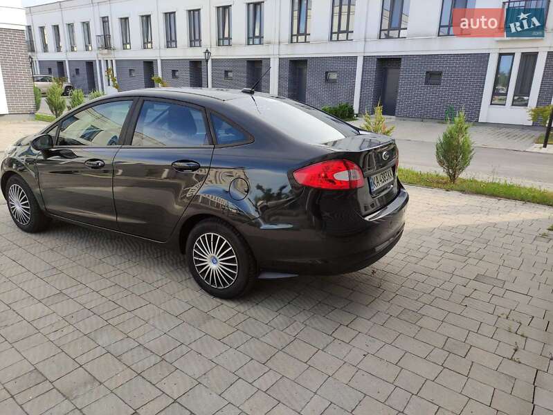 Седан Ford Fiesta 2013 в Киеве