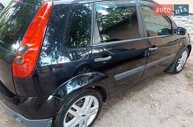 Хэтчбек Ford Fiesta 2007 в 