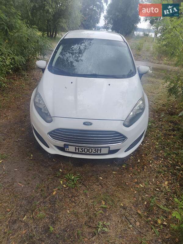 Хэтчбек Ford Fiesta 2018 в 