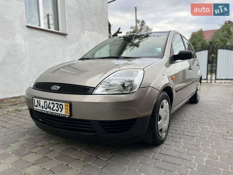 Хэтчбек Ford Fiesta 2002 в 