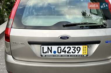 Хэтчбек Ford Fiesta 2002 в 
