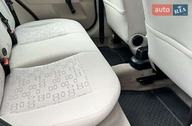 Хэтчбек Ford Fiesta 2002 в 