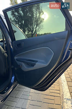 Хэтчбек Ford Fiesta 2010 в 