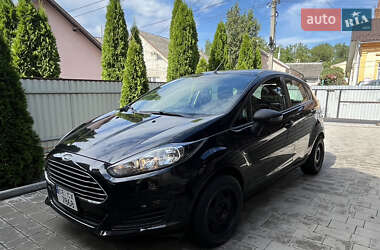 Хетчбек Ford Fiesta 2015 в Чернівцях