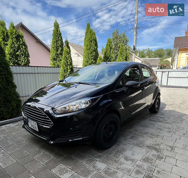 Хэтчбек Ford Fiesta 2015 в 