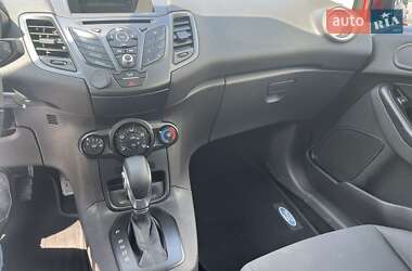 Хэтчбек Ford Fiesta 2016 в 