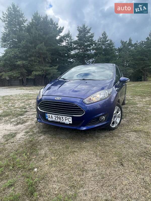 Хетчбек Ford Fiesta 2016 в Києві