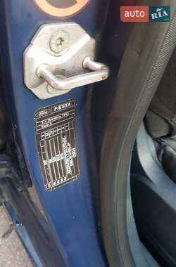 Хэтчбек Ford Fiesta 2011 в 