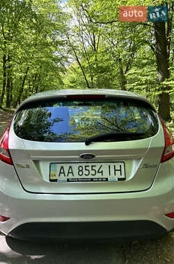 Хэтчбек Ford Fiesta 2012 в 