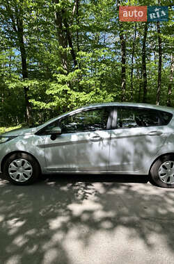 Хэтчбек Ford Fiesta 2012 в 