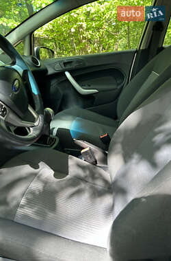 Хэтчбек Ford Fiesta 2012 в 