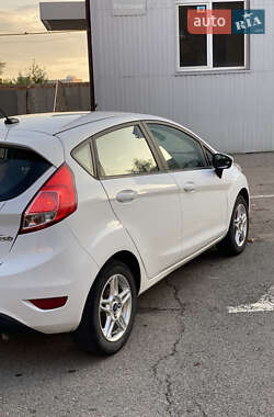 Хэтчбек Ford Fiesta 2018 в 